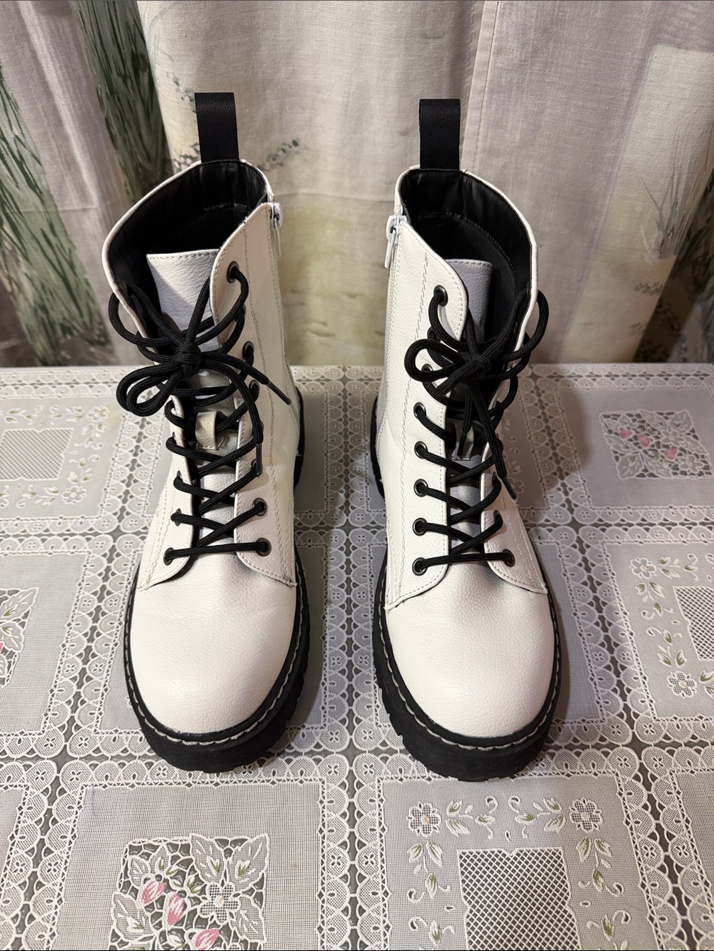 Sincerly Jules White Combat Boots with Black Laces - Picture 6 of 6